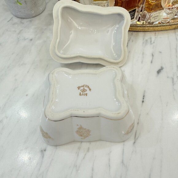 Vintage Lipper Mann (L&M) Bond Ware Trinket Box, Porcelain with Roses &Gold - Picture 8 of 17